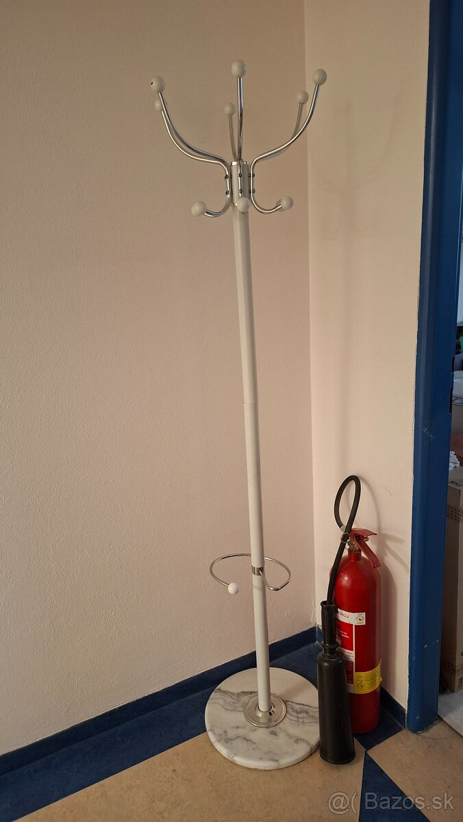 Kancelársky nabytok - 9