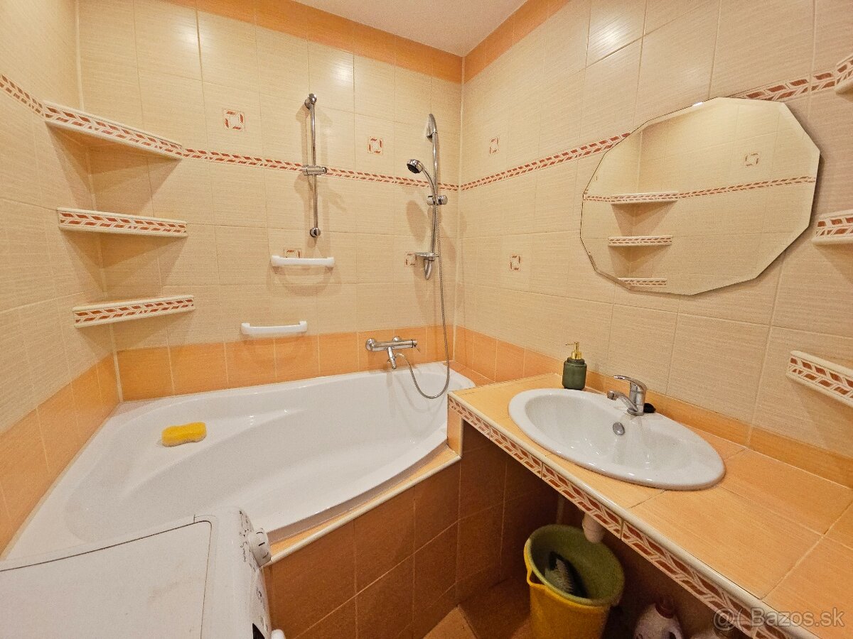 Veľký 2 izb. byt, 58m2 + loggia, prenájom, Krosnianska 77, K - 9