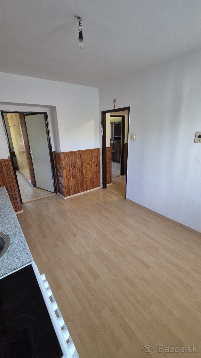 Na predaj 2 izbový byt v Ladcoch - 9