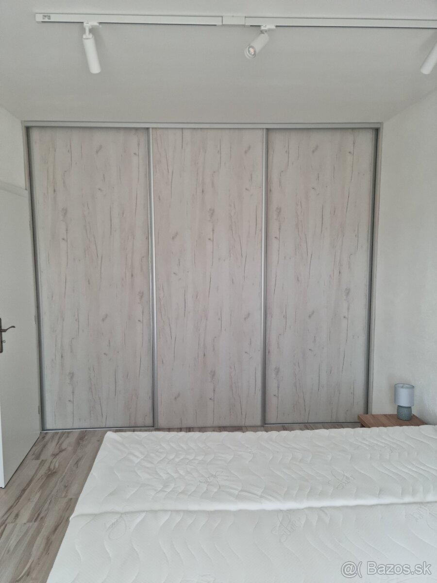 Prenajmem 2 izbový byt v centre LM - 9