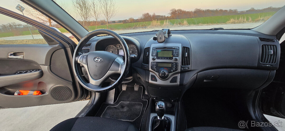 Hyundai i30 1.6 crdi 66kW 2011 - 9
