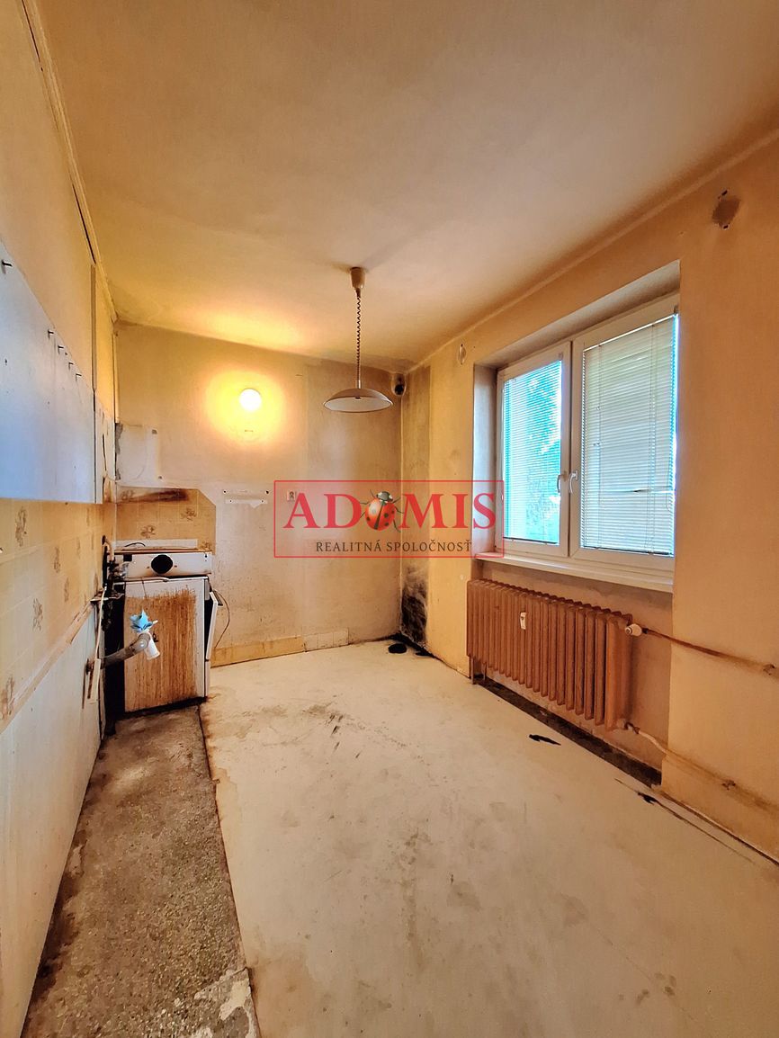 ADOMIS - predáme 2izbový tehlový byt 57m2, balkón, Podhradov - 9