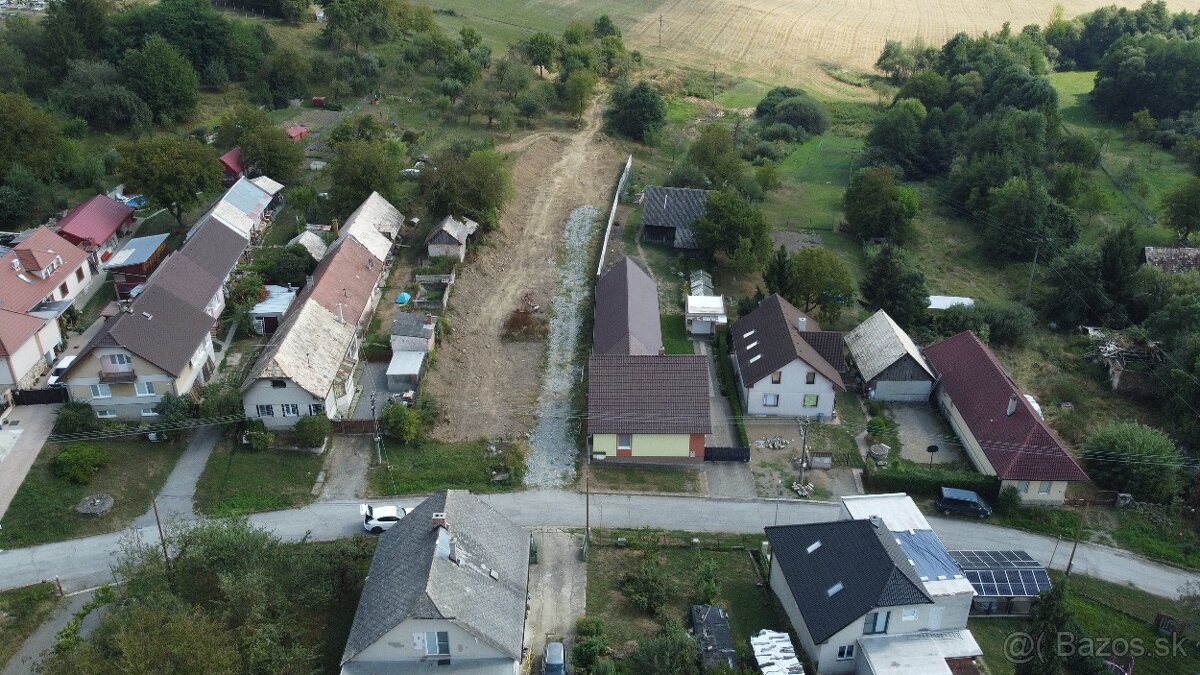 Slnečný stavebný pozemok v obci v Lovčici - Trubín - 9