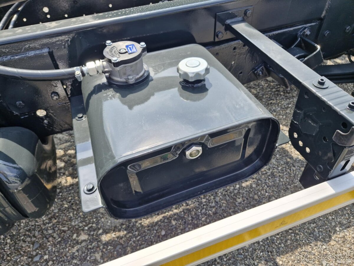 Kontejnerové Iveco daily do 3,5 t - řidičský průkaz sk. B - 9