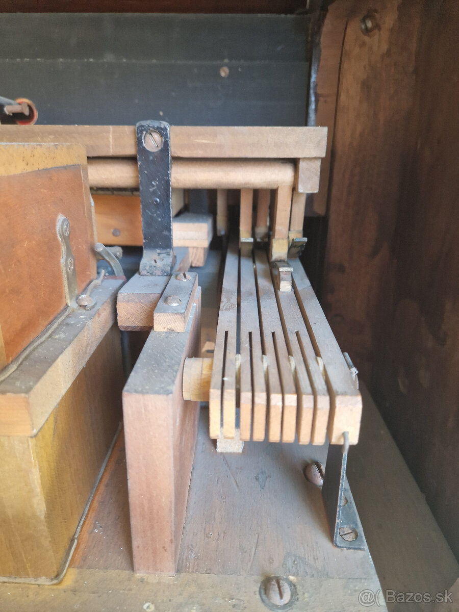 Predam piano organ historicky kus za 300eur - 9