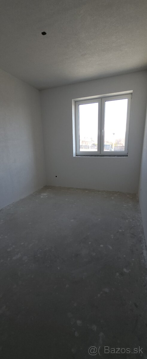 Ponúkame na predaj rodinný dom na Šalgovíku. - 9