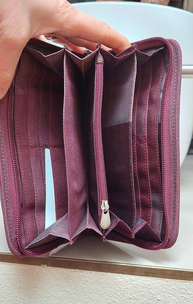 predam original uplne nove penazenky Mandarina Duck - 9