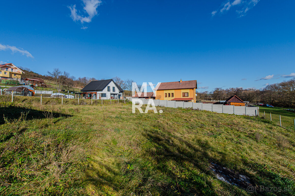 Stavebný pozemok 961 m² s projektom a stavebným povolením, K - 9