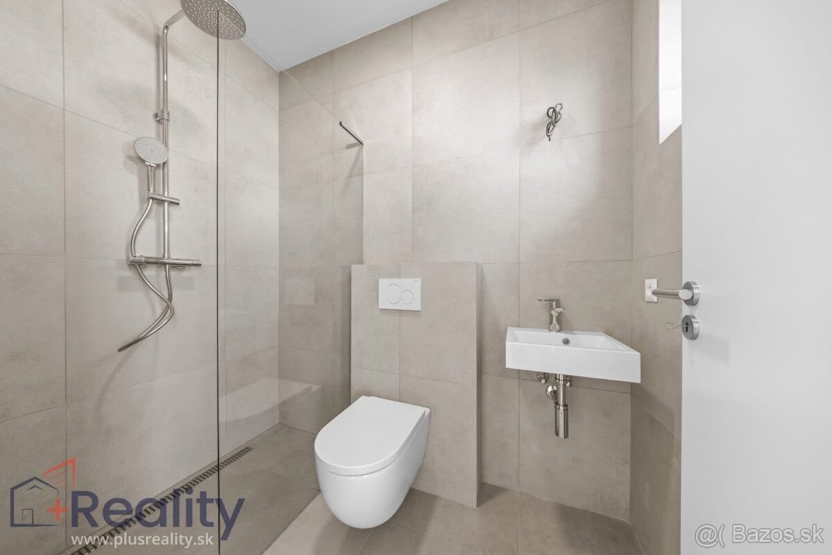 Veľký samostatne stojací štvorizbový rodinný dom na predaj - 9