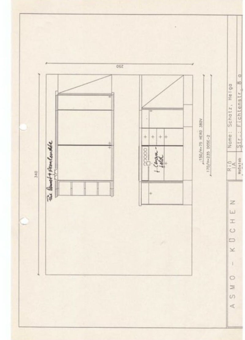 Kuchyně z masivu se spotřebiči a jídelním koutem,5717 - 9