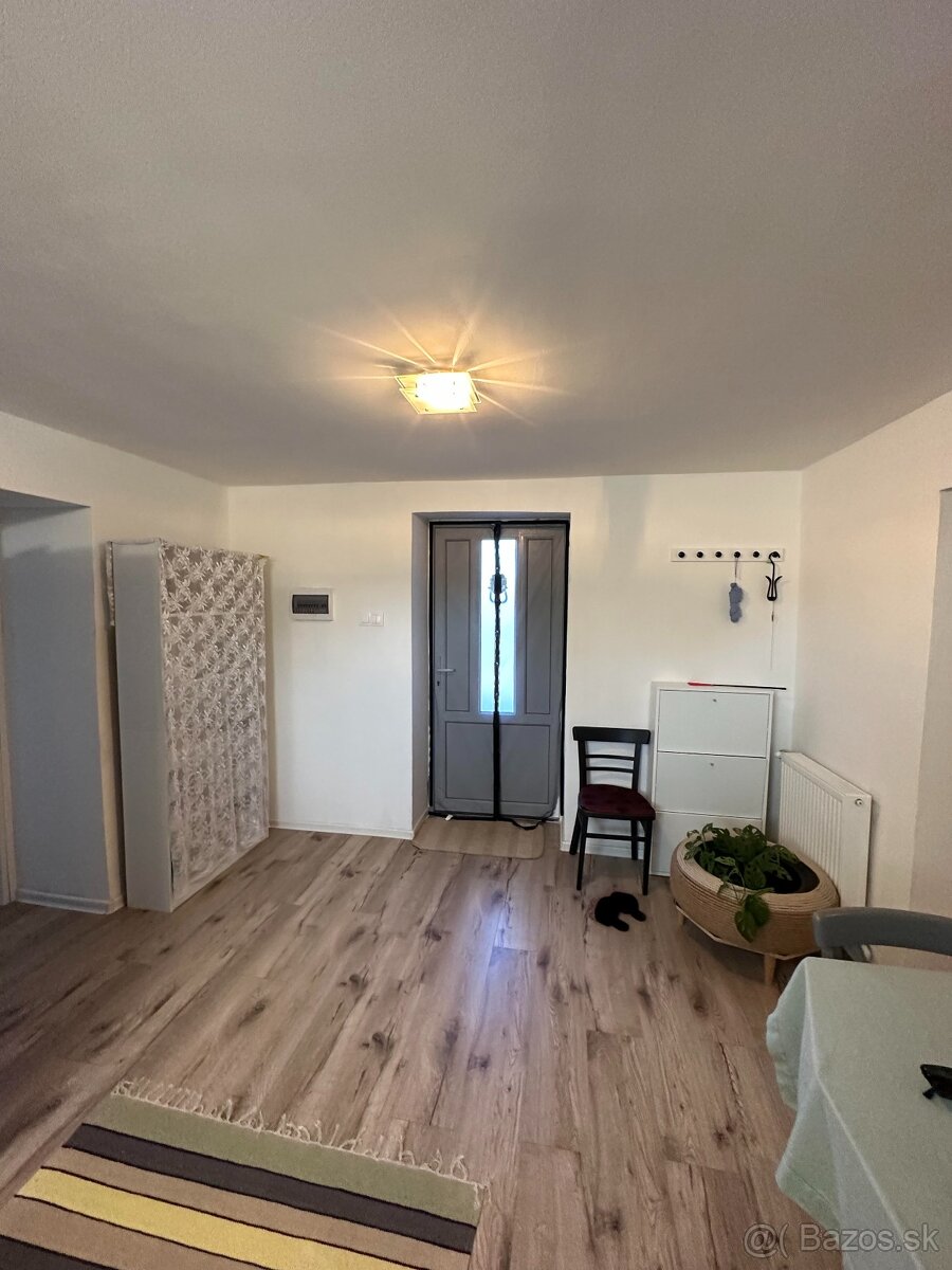 Dom v Medveďove na prenájom - 9