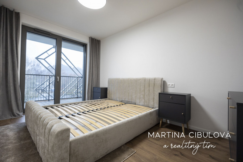 Na predaj 2 izbový štýlový zariadený byt v novostavbe v Bans - 9