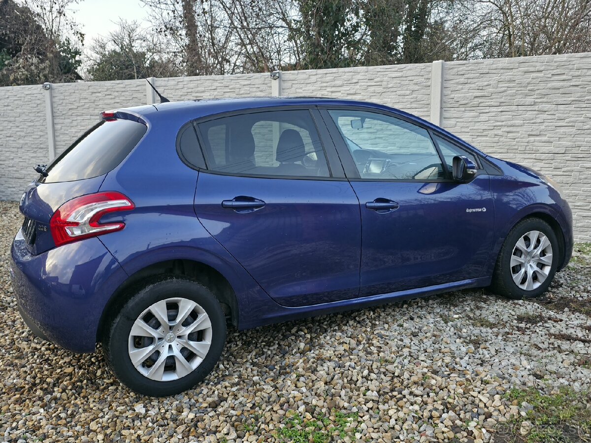 Peugeot 208 • 1.2 Benzín • 2014 • 180 Tisíc KM - 9