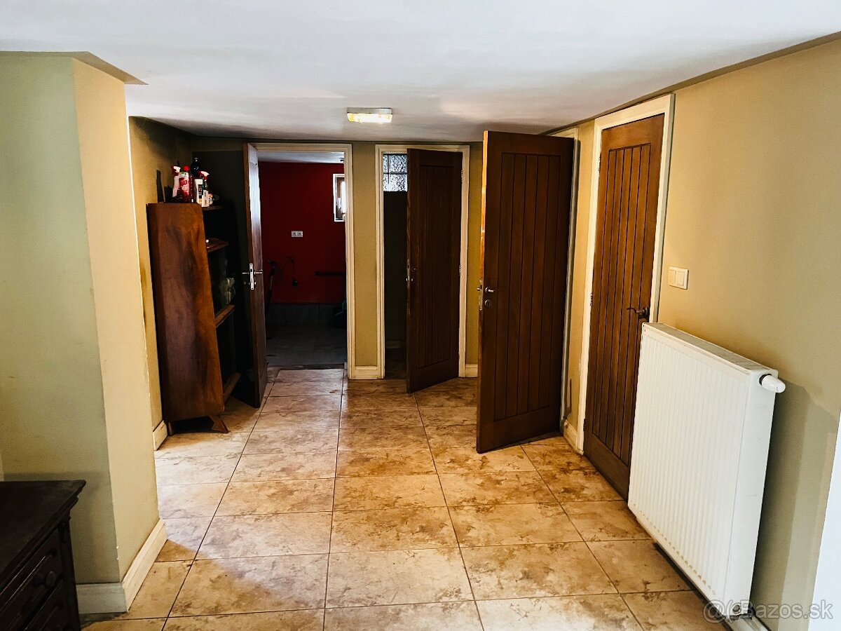 VÝNIMOČNÝ dvojgeneračný rodinný dom, 903m2, PO - 9