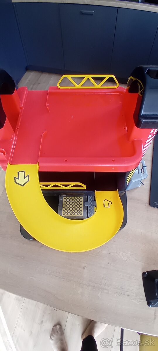 Motýlik na prvé sväté prijímanie, knihy,kopačky a garáž - 9