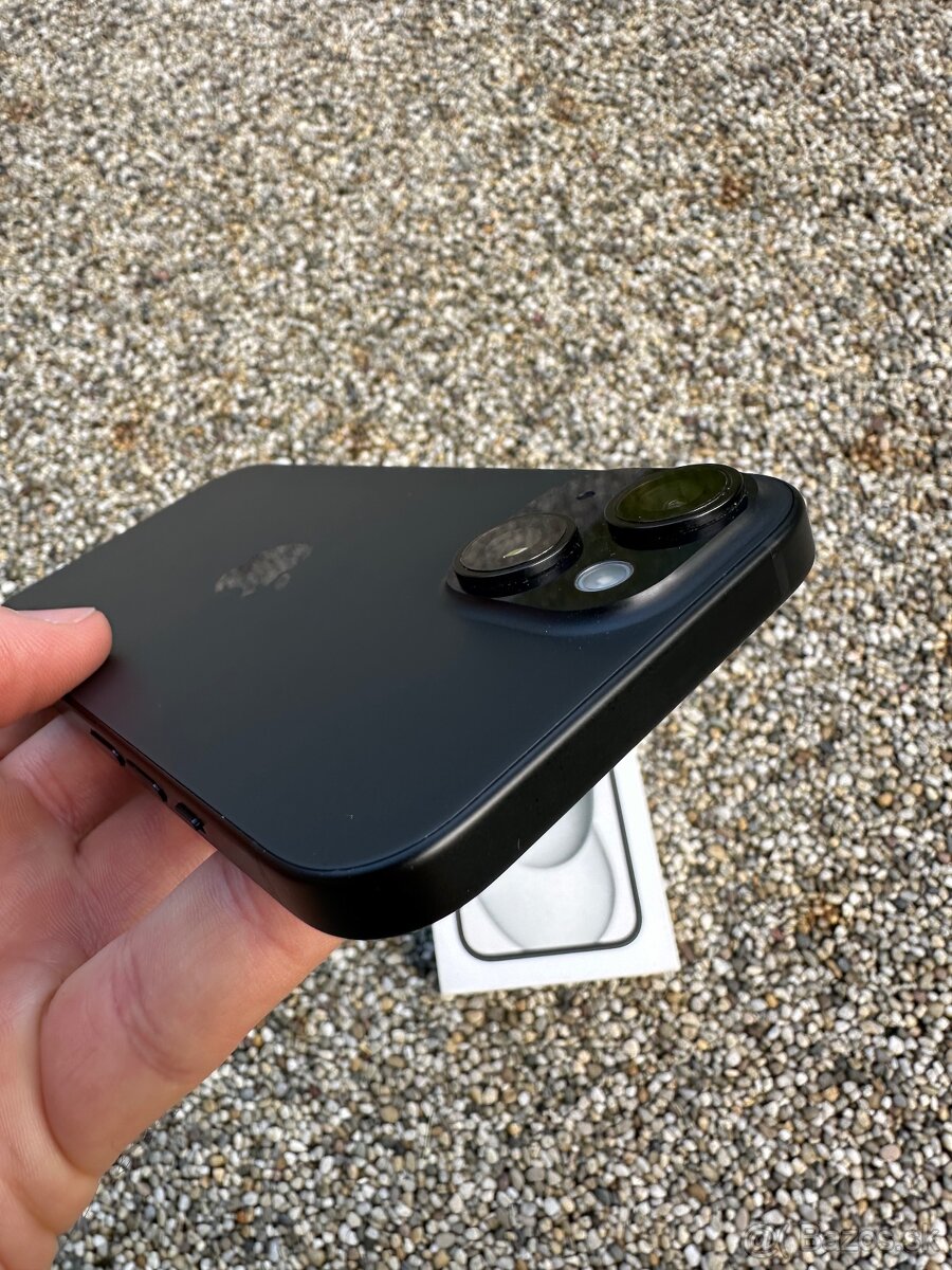IPhone 15 - baterie 100% - 9