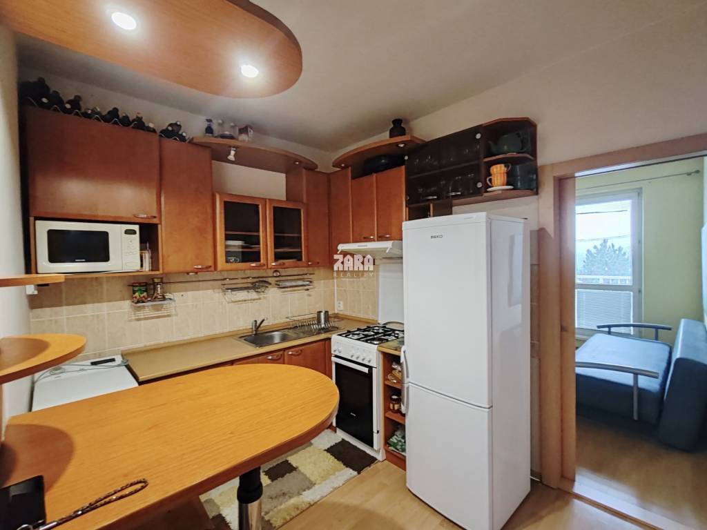 Sečovce - ul. SNP, 3. izb. byt, 48 m2 + loggia, po rekonš. - 9