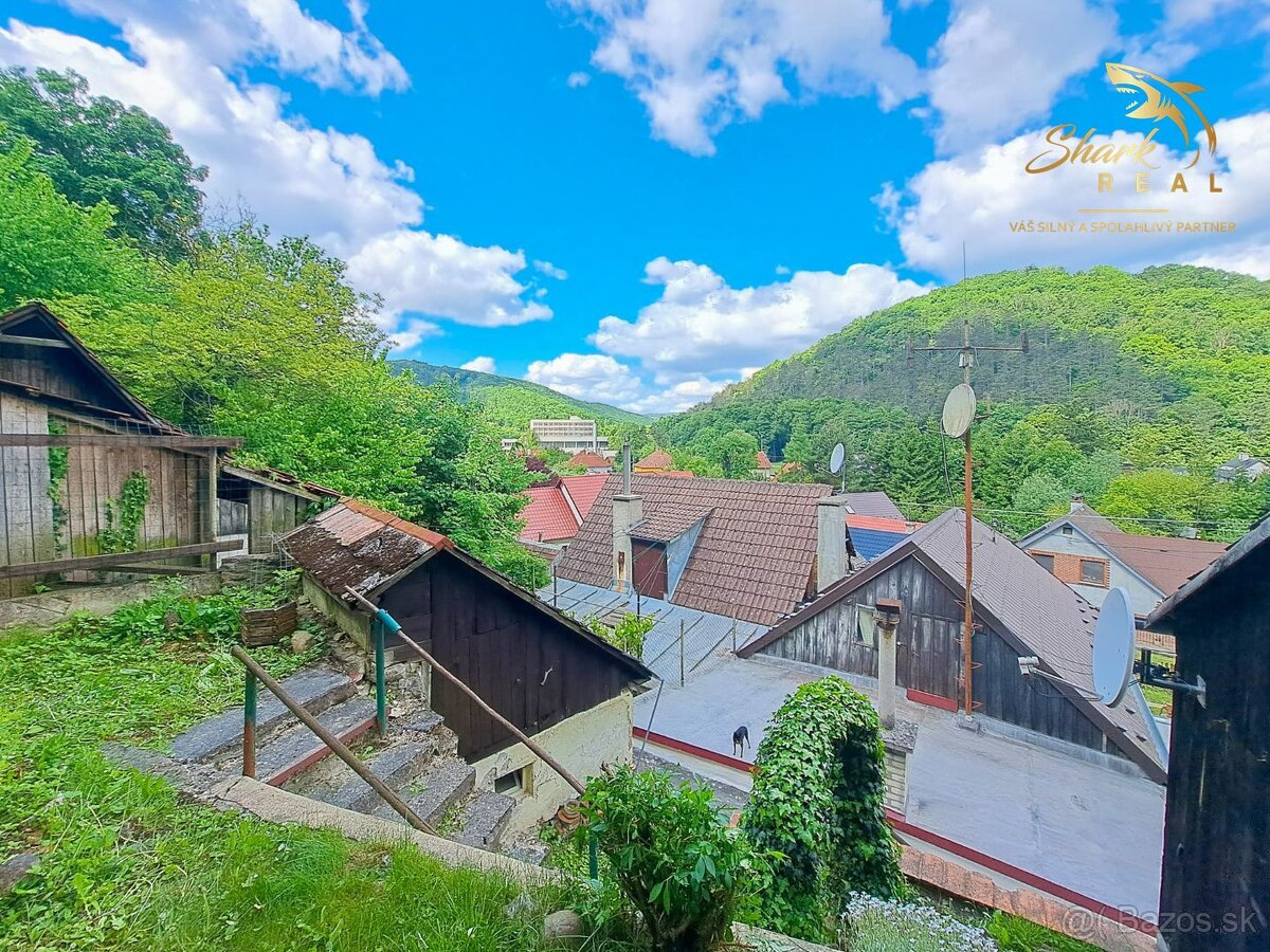 Malebná romantická chalupa pod lesom - 9