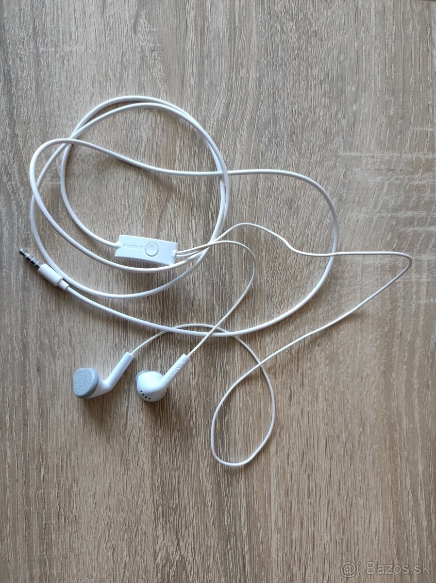 Router, HDMI kábel, HP nabíjačka, USB nabíjačka, Slúchadla S - 9