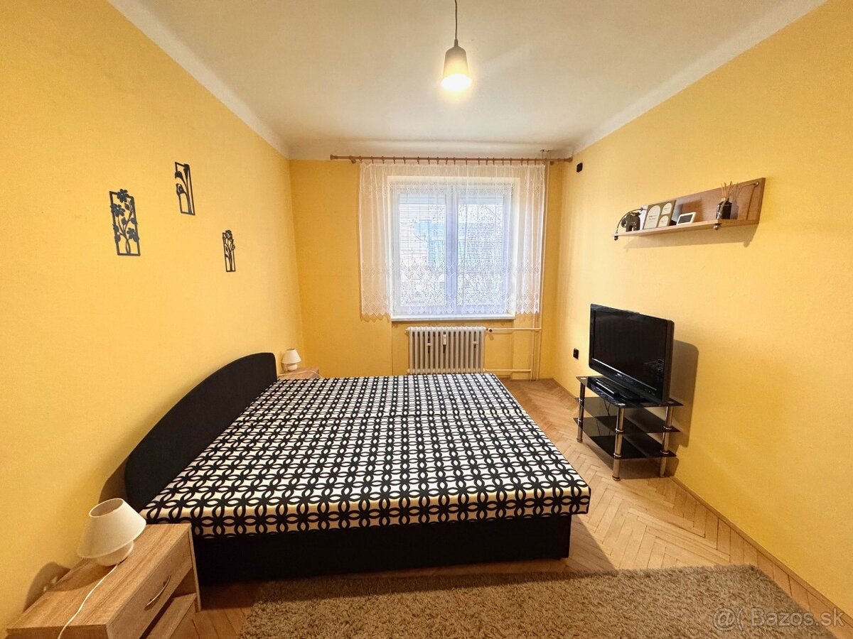 Prenájom- 2 izbový byt so zariadením, centrum Nové Zámky - 9