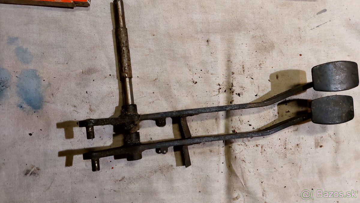 vzduchové filtre,kulisa radiacej paky,pedale,nadržka,brz.val - 9