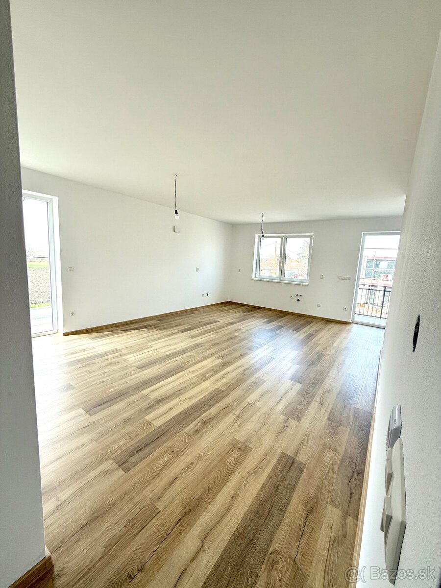 Trojizbový byt s balkónom - 9