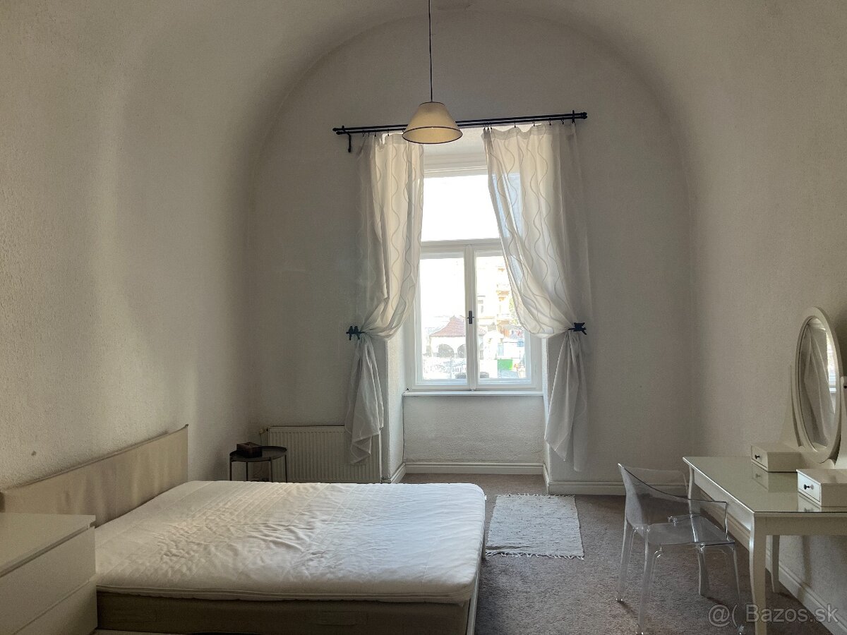 3 izb. tehlový byt s balkónom na Hlavnú ulicu, Staré mesto - 9