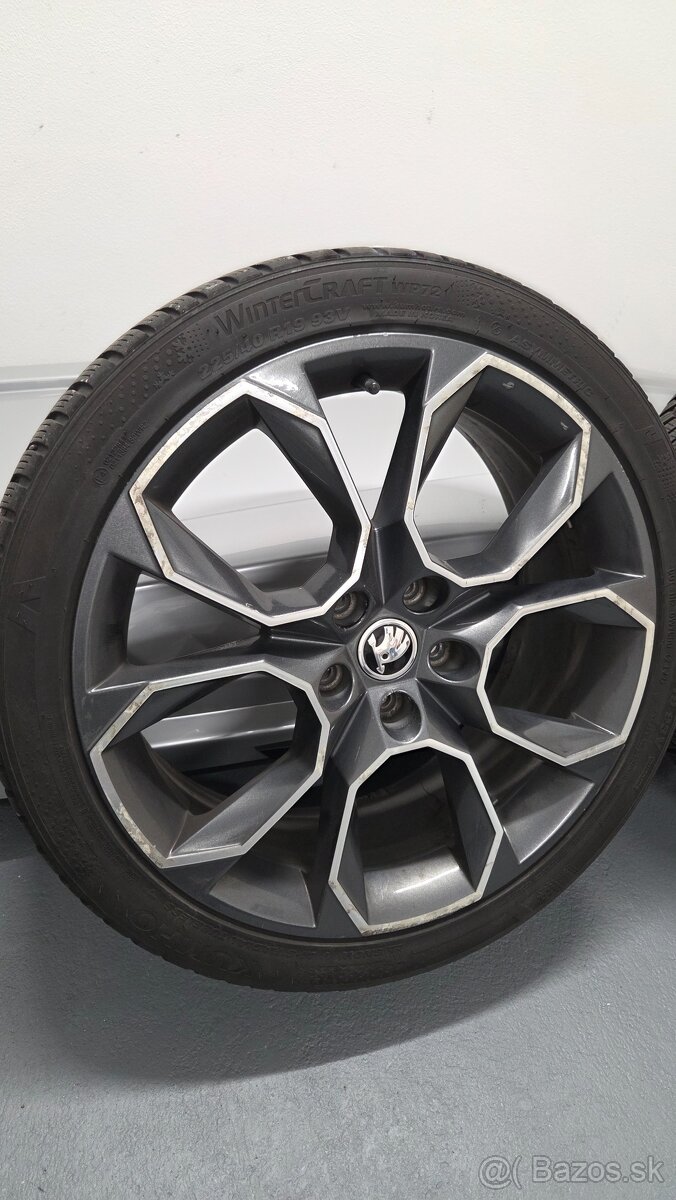 skoda extreme zimne 225/40 r19 - 9