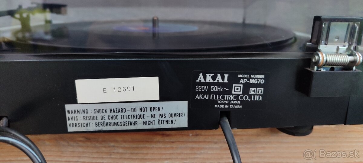 Gramofón AKAI - 9