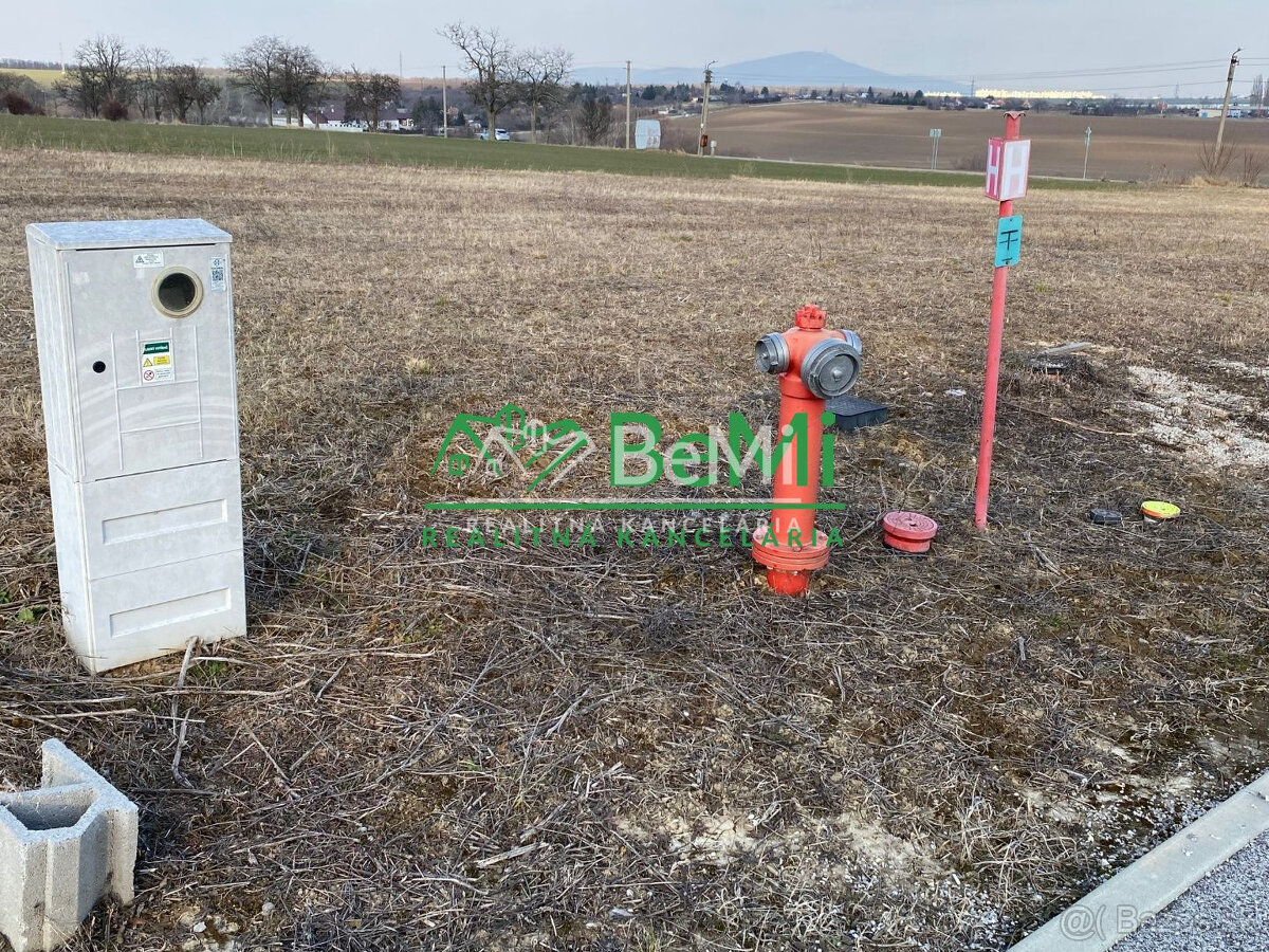 Pozemok Párovské Háje 1 200 m2 ,všetky IS ID 597-14-MIG - 9