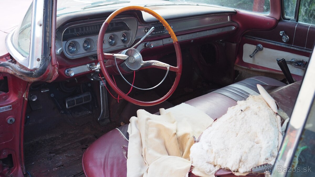 1960 Pontiac Ventura two door hardtop - 9