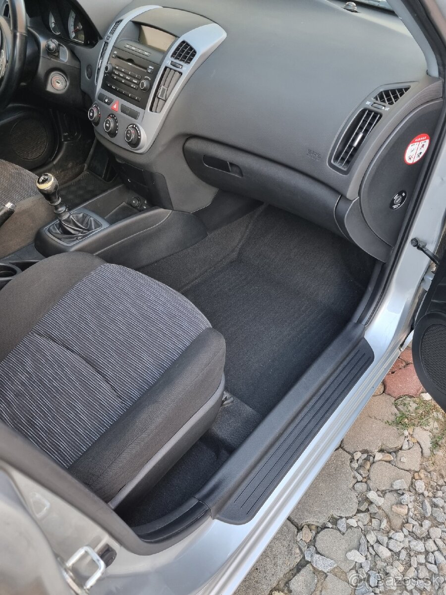 Predám Kia ceed 1.6crdi - 9