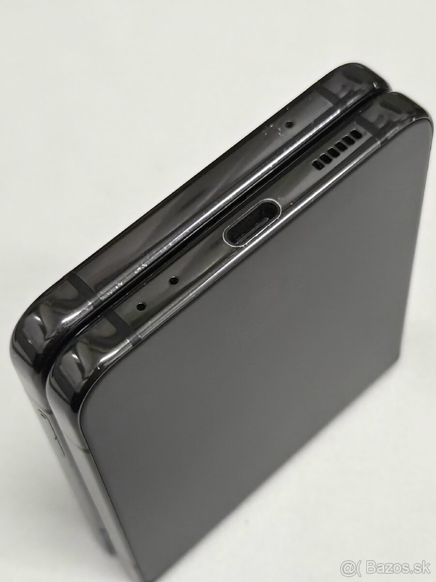 Samsung Galaxy Z Flip 4 - 9
