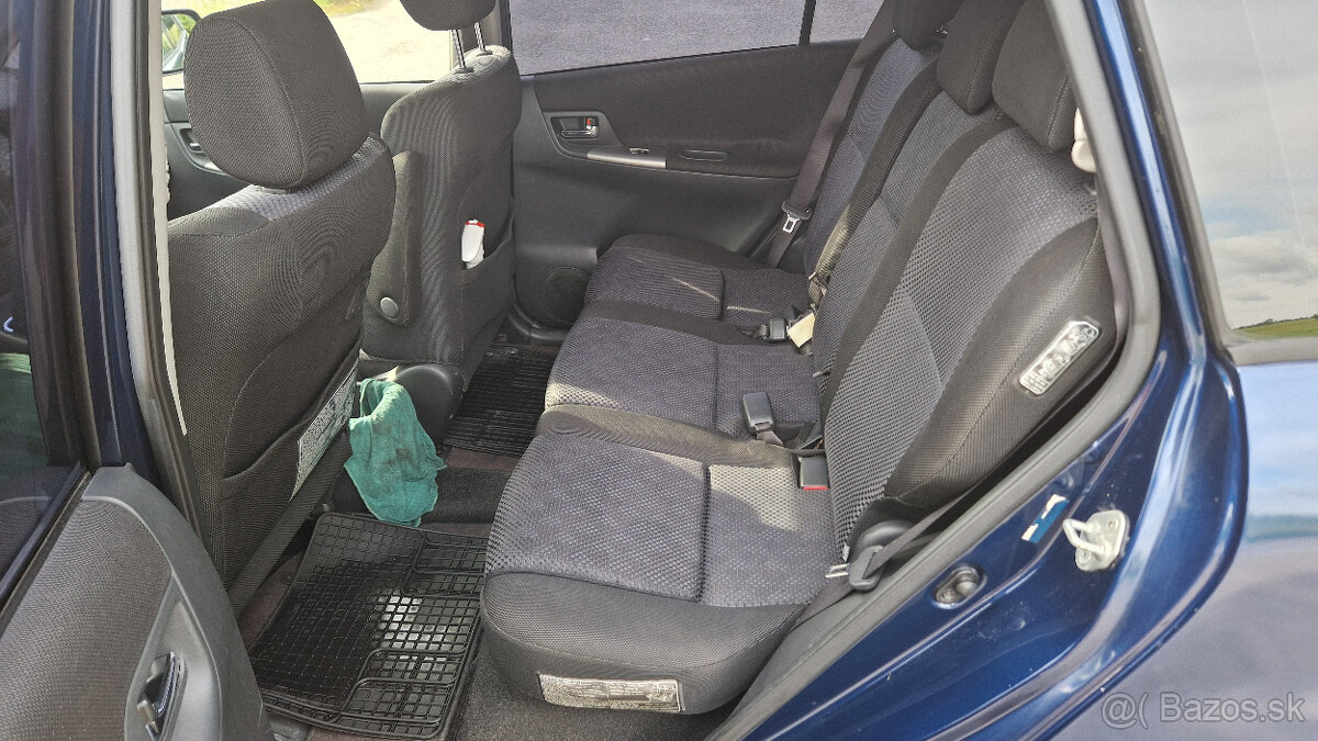 Predám Toyota Corrola Verso 2002 4-D4 2L nafta - 9