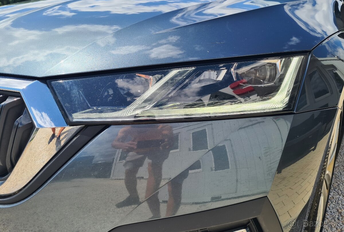 ŠKODA OCTAVIA COMBI 2.0TDI STYLE 4X4 DSG - 9