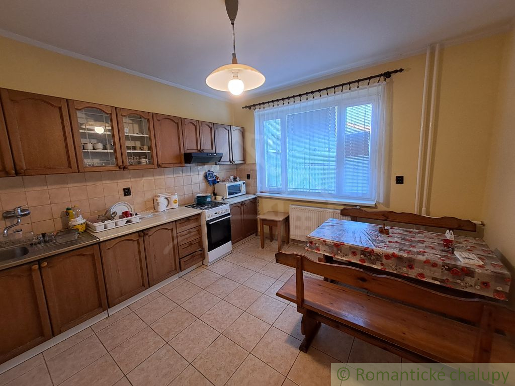 Rodinný 5-izbový dom v kľudnej časti obce Dvorníky - 9