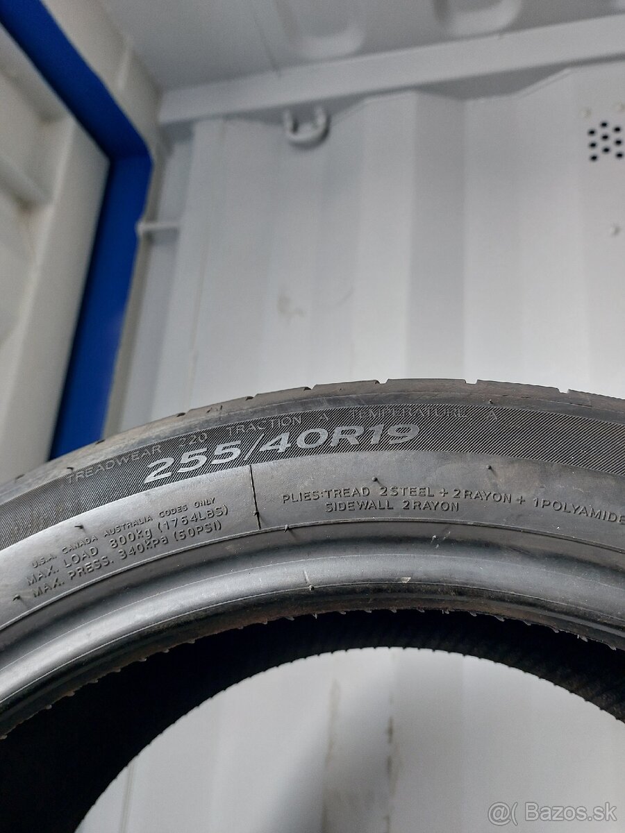 Zánovné letné Hankook 255/40R19 DOT2323 - 9