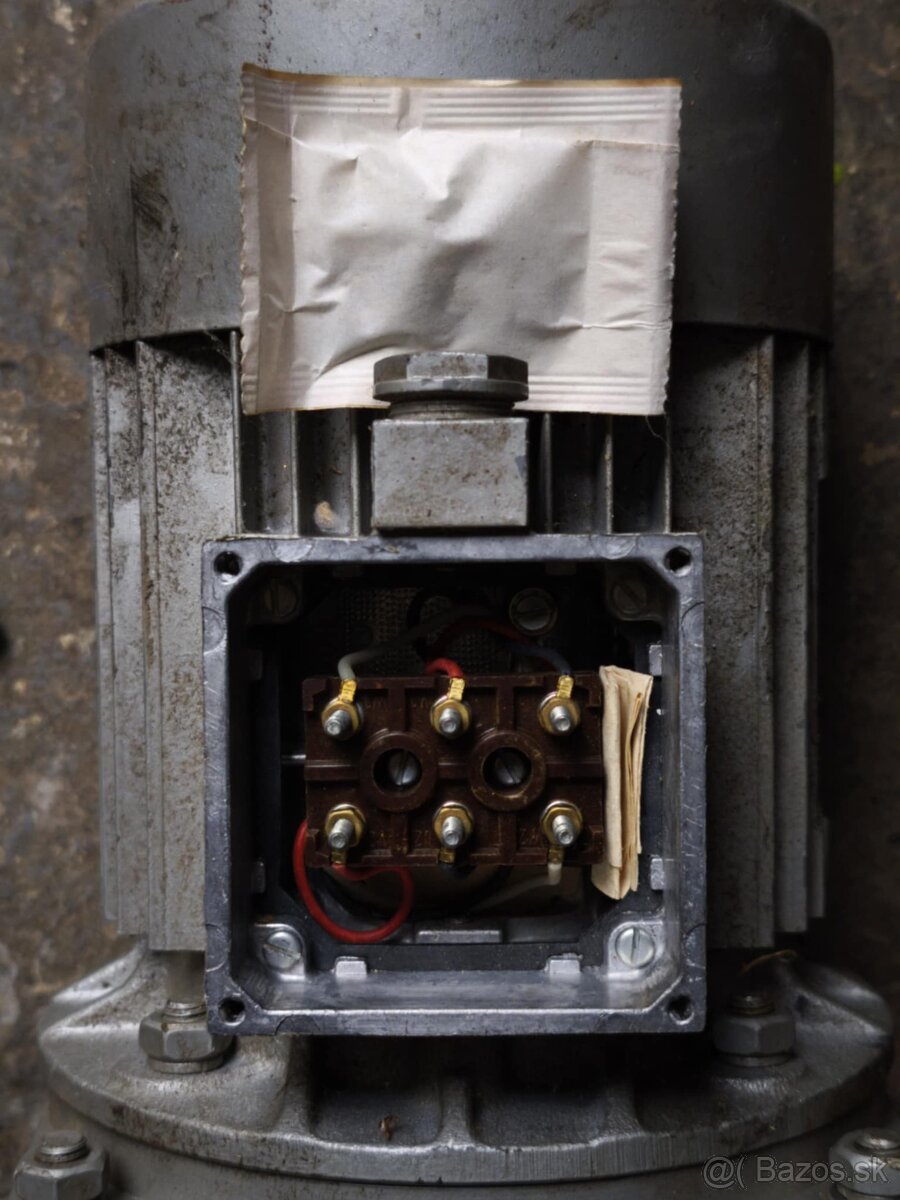 Elektromotor s prevodovkou - 9