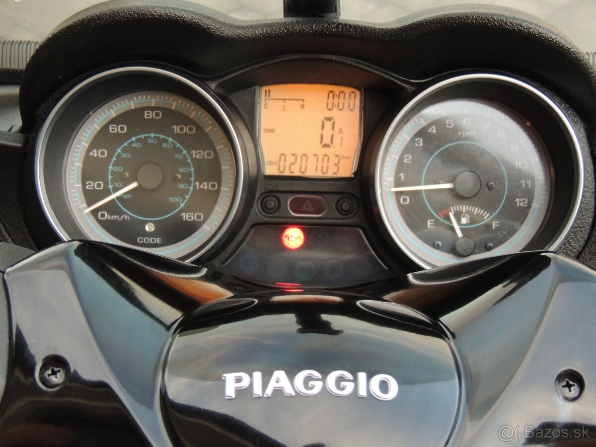PIAGGIO X EVO 125 2015 20 tis.km - 9