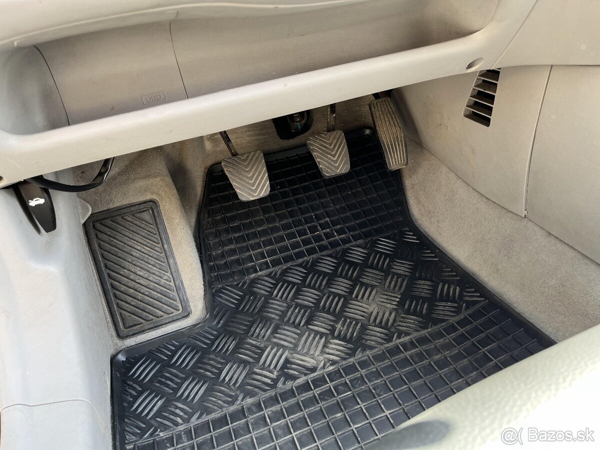 Predám HYUNDAI ACCENT SEDAN 71,3KW Manuál - 9