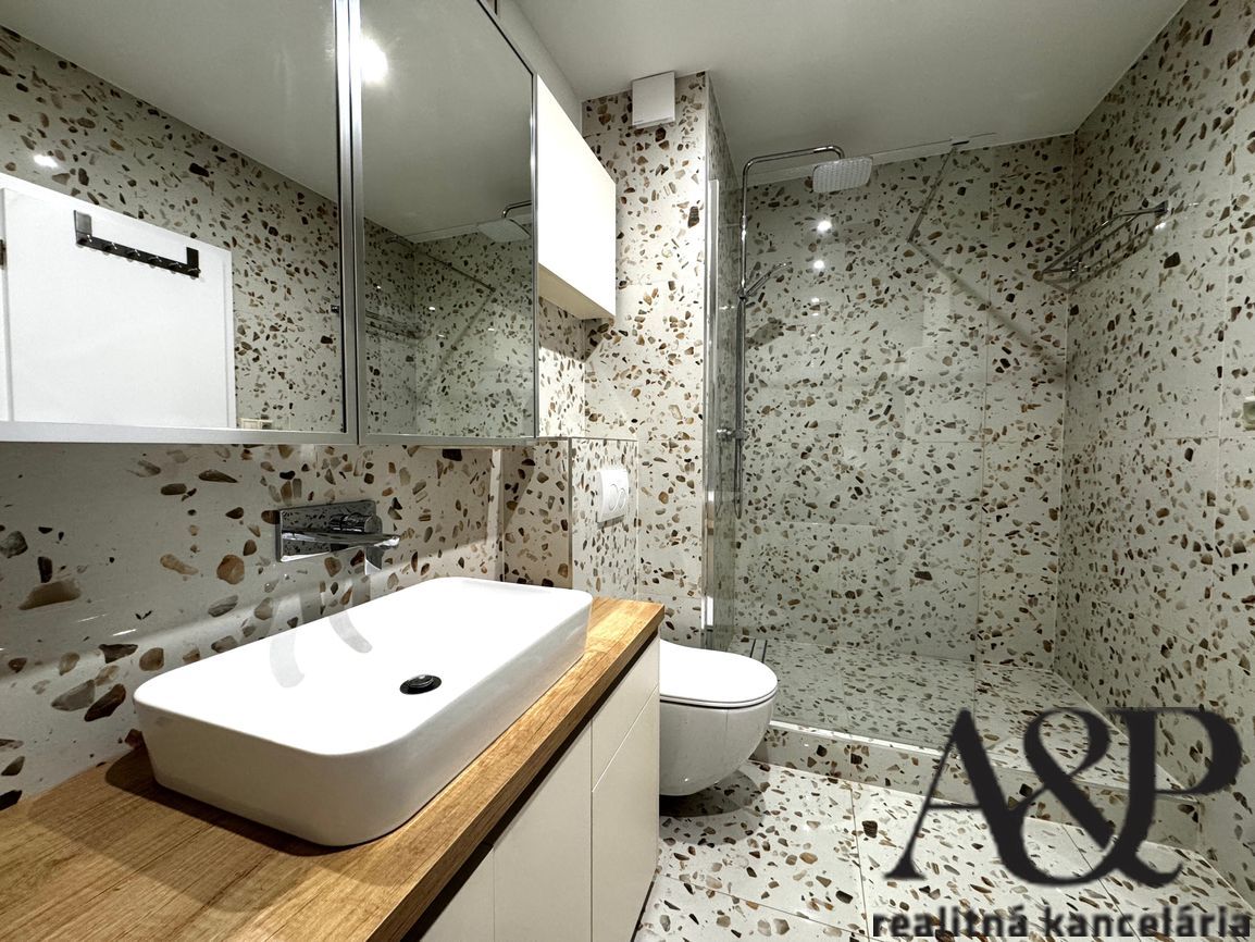 KOMPLETNE REKONŠTRUOVANÝ 3 IZB. BYT S KOMOROU A LOGIOU, 76M2 - 9