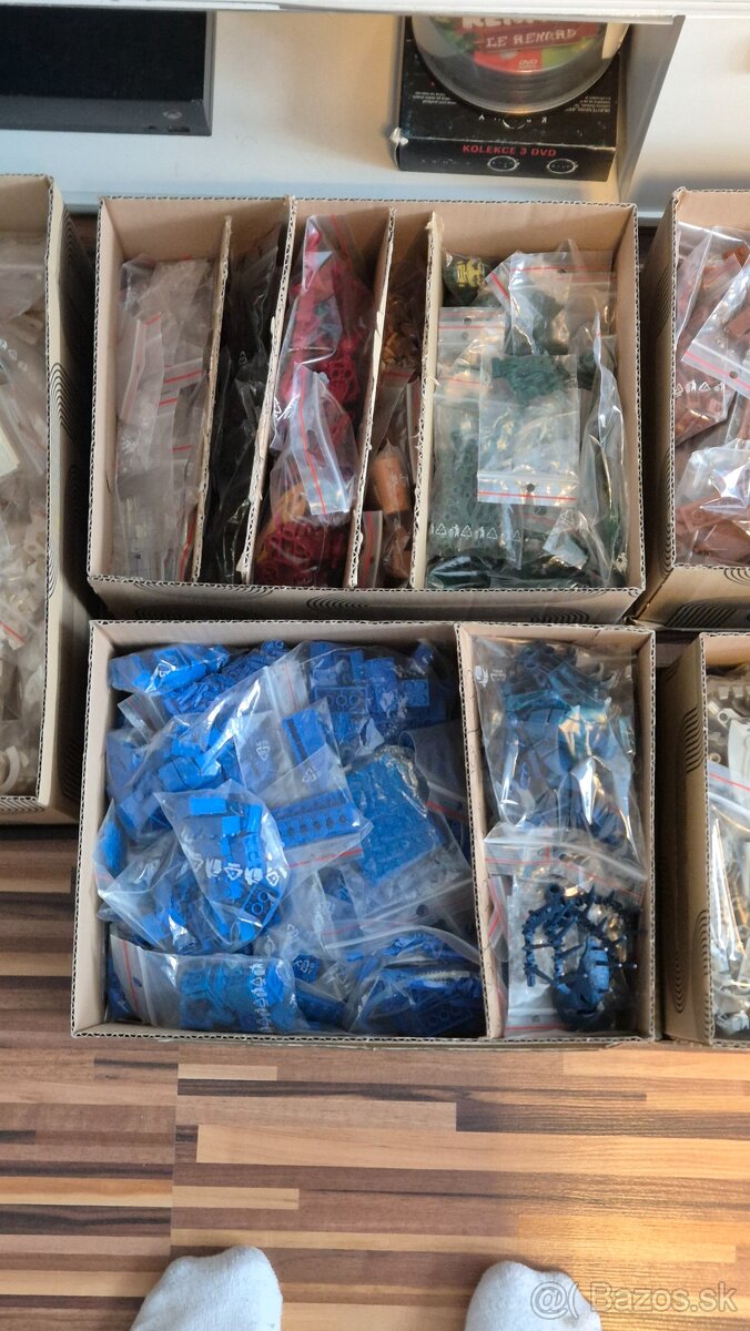 Lego 34,3 kg - 32 000 ks - 9