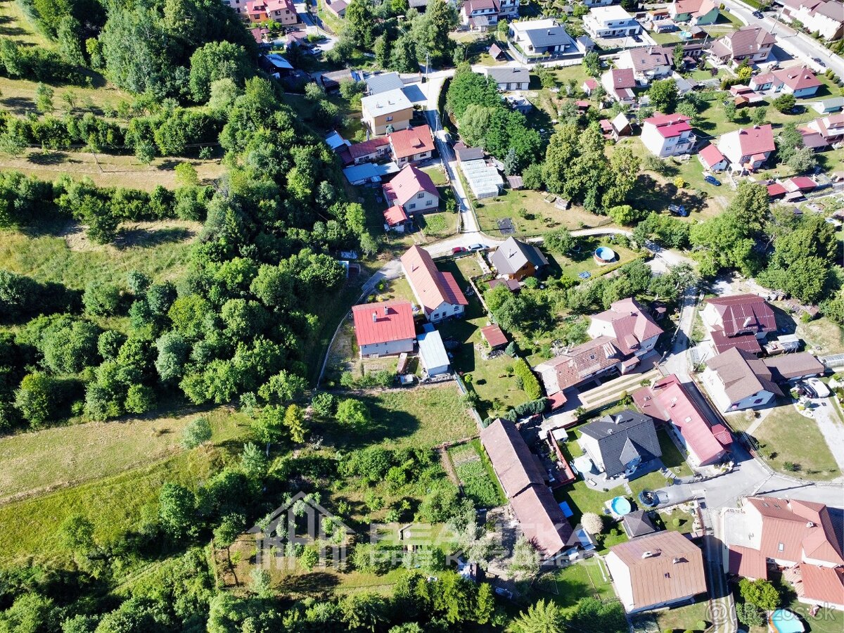 REZERVOVANÉ: Pekný stavebný pozemok v Nesluši s projektom - 9