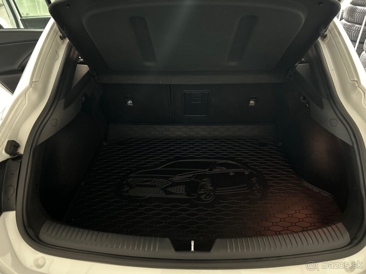 Hyundai i30 Fastback 1,5 T-GDi mHEV iMT Family - 9