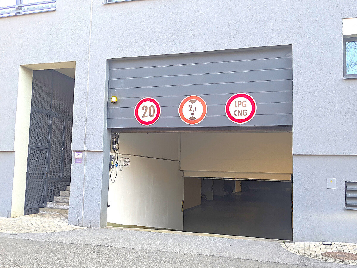 Prenájom 2 x VNÚTORNÉ parkovacie miesto blízko CENTRA mesta - 9