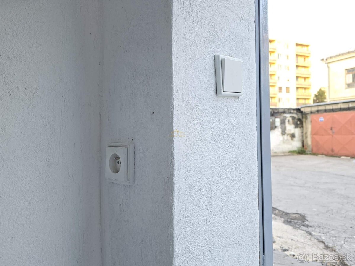 Veľmi pekná garáž s el. / TOP stav /Jakobyho / CENTRUM - 9