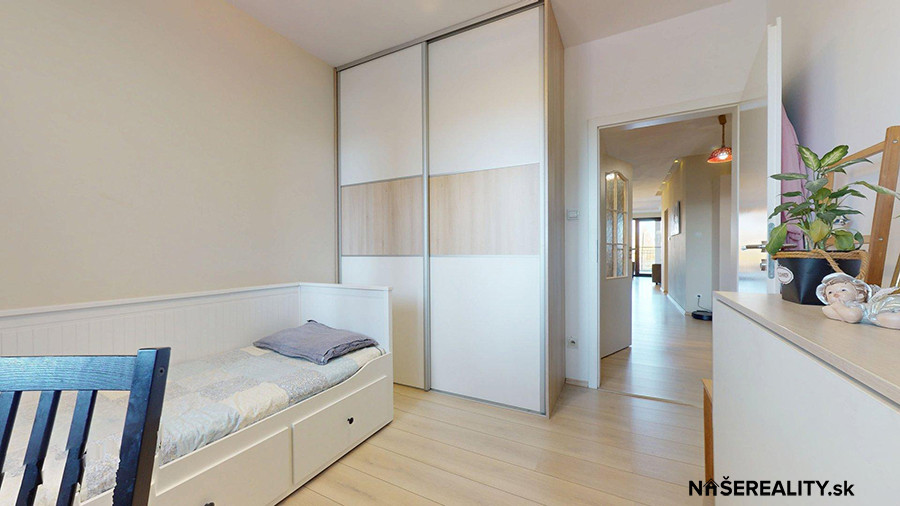 Na predaj 5-izbový rodinný dom s garážou, pivničkou a krásno - 9