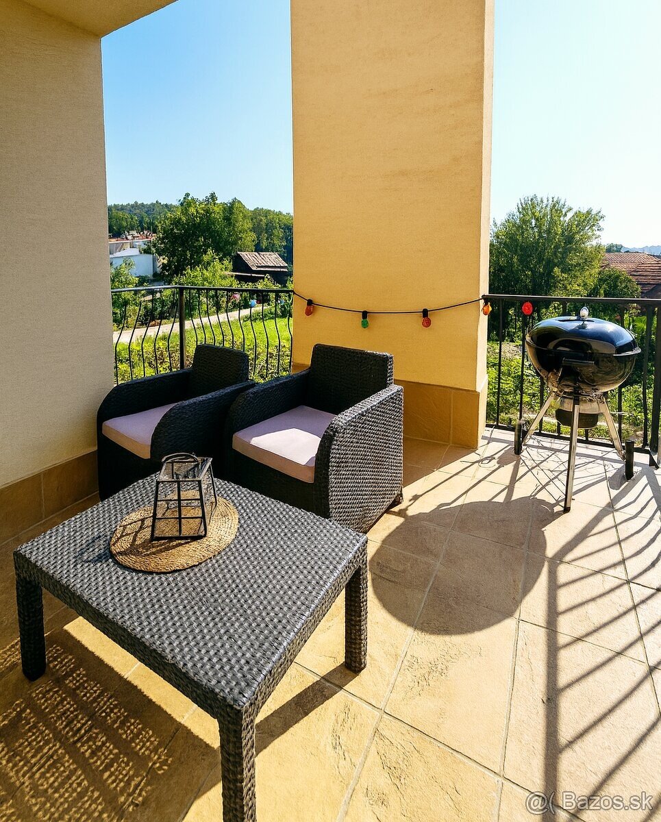 Na predaj samostatne stojací 6-izbový RD/ Hradec - 9