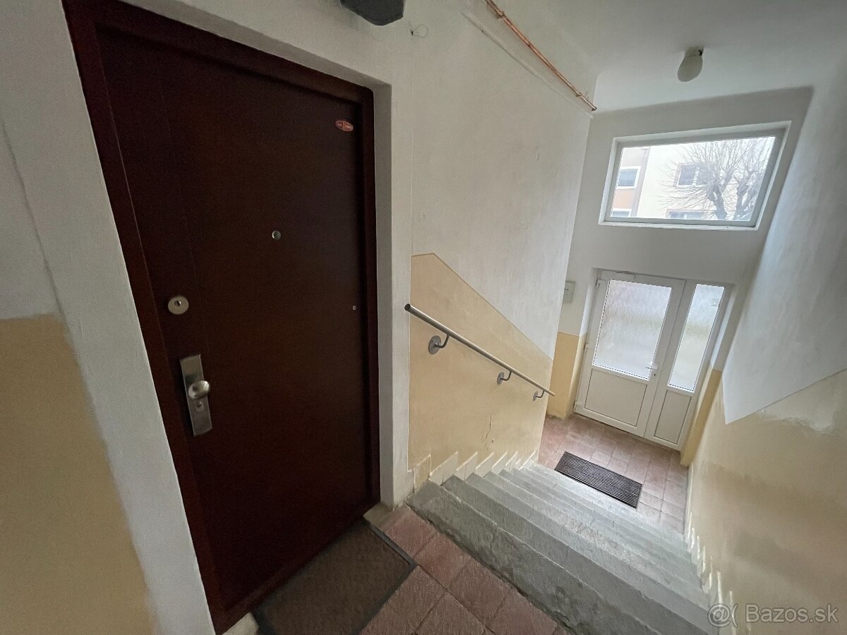 Predám garsónka Kežmarok, kompletná rekonštrukcia, zariadená - 9