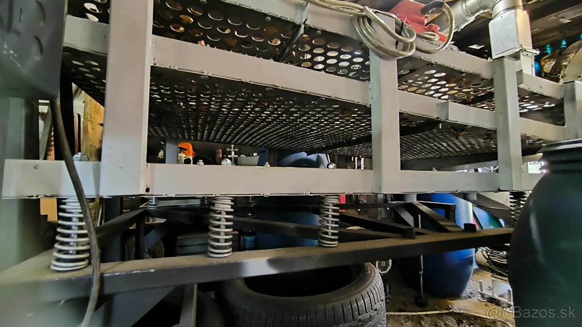 Stroj na lúskanie vlašských orechov so separátorom - 9